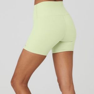 5" AIRBRUSH HIGH-WAIST BIKER SHORT  - Alo Yoga